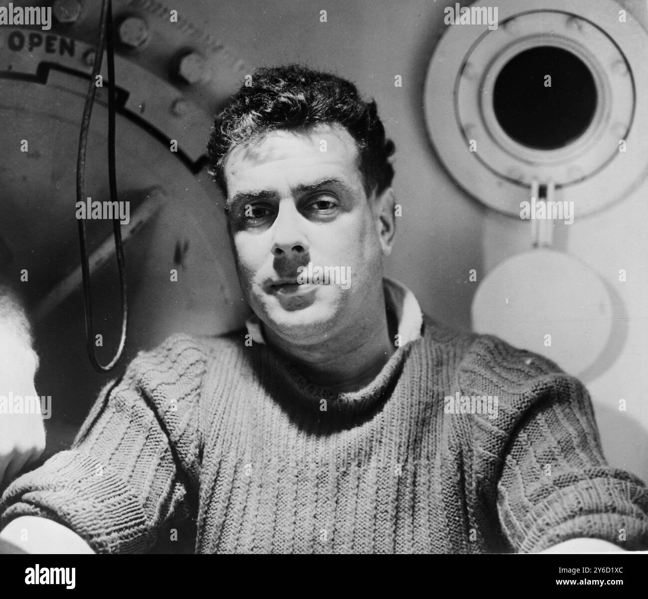 JAMES BYRCE J SKIN DIVER GETS THE BENDS / ; 12. SEPTEMBER 1963 Stockfoto