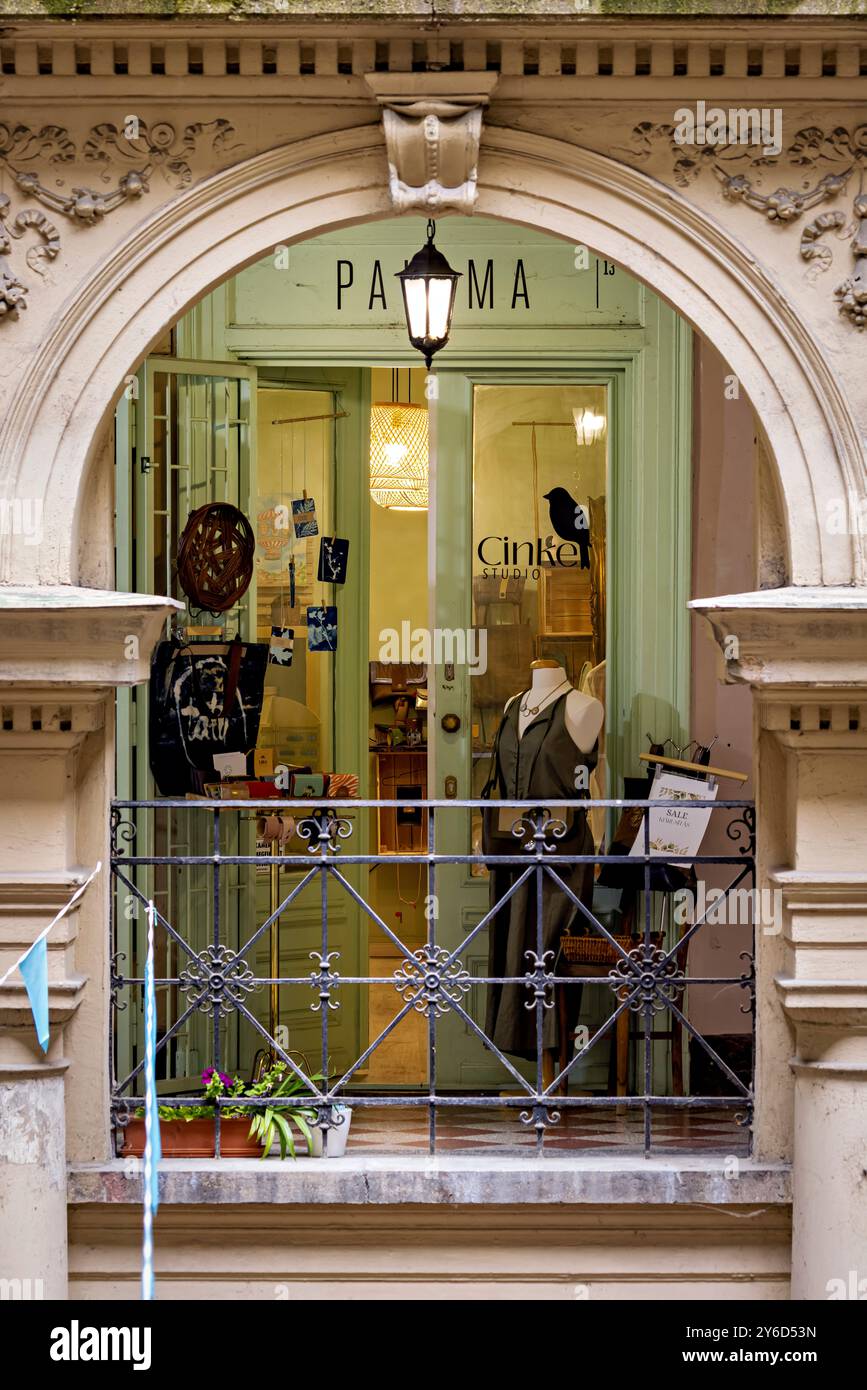 Das Paloma-Gebäude und der Hinterhof in Budapest Stockfoto