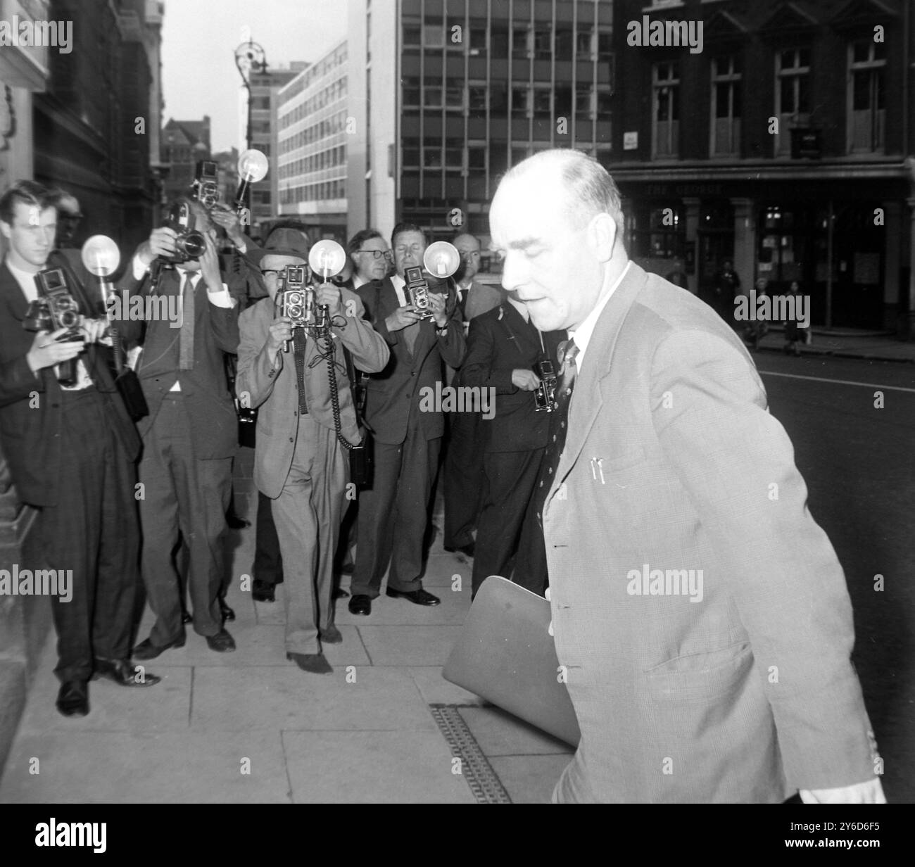 DETECTIVE SAMUEL HERBERT BEI DER GERICHTSVERHANDLUNG IM ALTEN BAILEY IN LONDON / ; 25. JULI 1963 Stockfoto