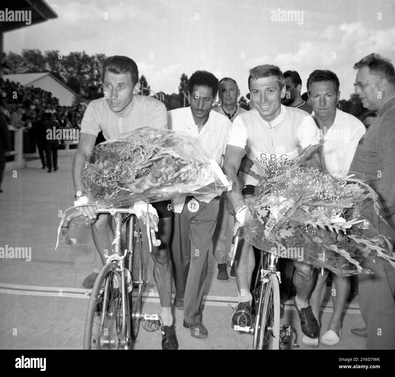 TOUR DE FRANCE RADRENNSIEGER JACQUES ANQUETIL UND BELGIER RIK VAN LOOY IN FRANKREICH / ; 13. JULI 1963 Stockfoto