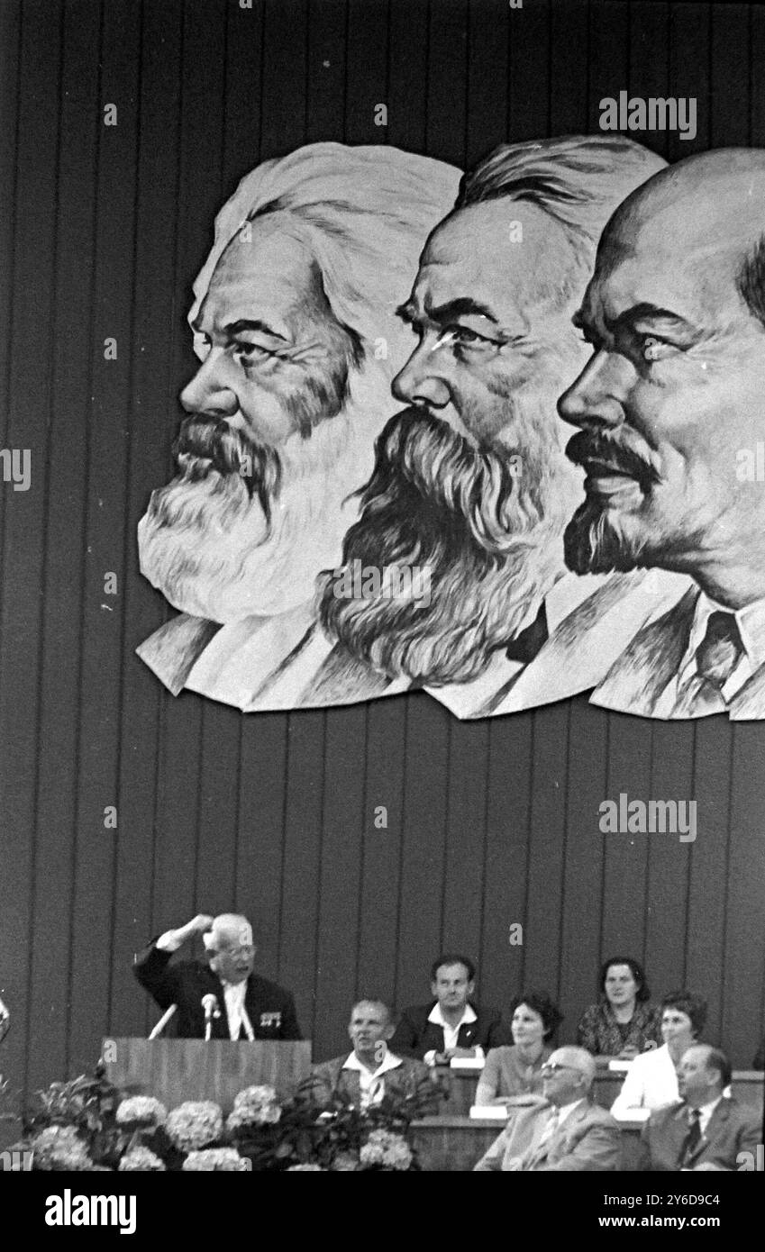 SOWJETISCHER PREMIERMINISTER NIKITA CHRUSCHTSCHOW AUF DEM PARTEITAG DER KOMMUNISTISCHEN PARTEI DER DDR IN BERLIN / ; 4. JULI 1963 Stockfoto