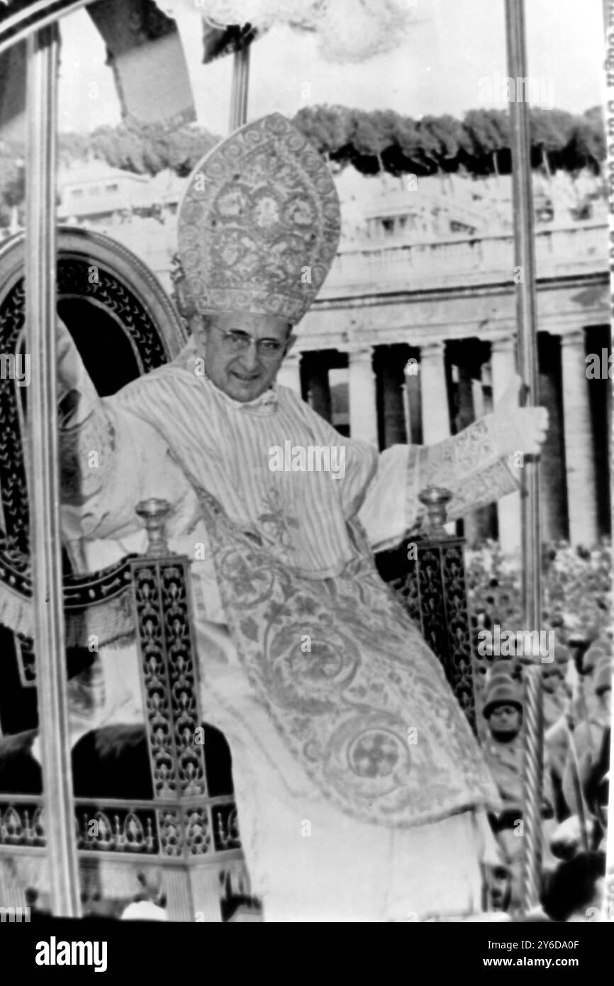 DER NEUE PAPST IST KARDINAL GIOVANNI BATTISTA MONTINI – PAPST PAUL VI. IN ROM, ITALIEN / ; 30. JUNI 1963 Stockfoto