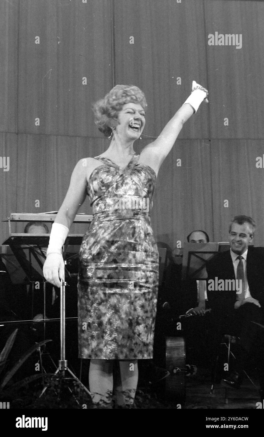 LISA MANN BEIM INTERNATIONALEN FILMFESTIVAL IN BERLIN; 24. JUNI 1963 Stockfoto