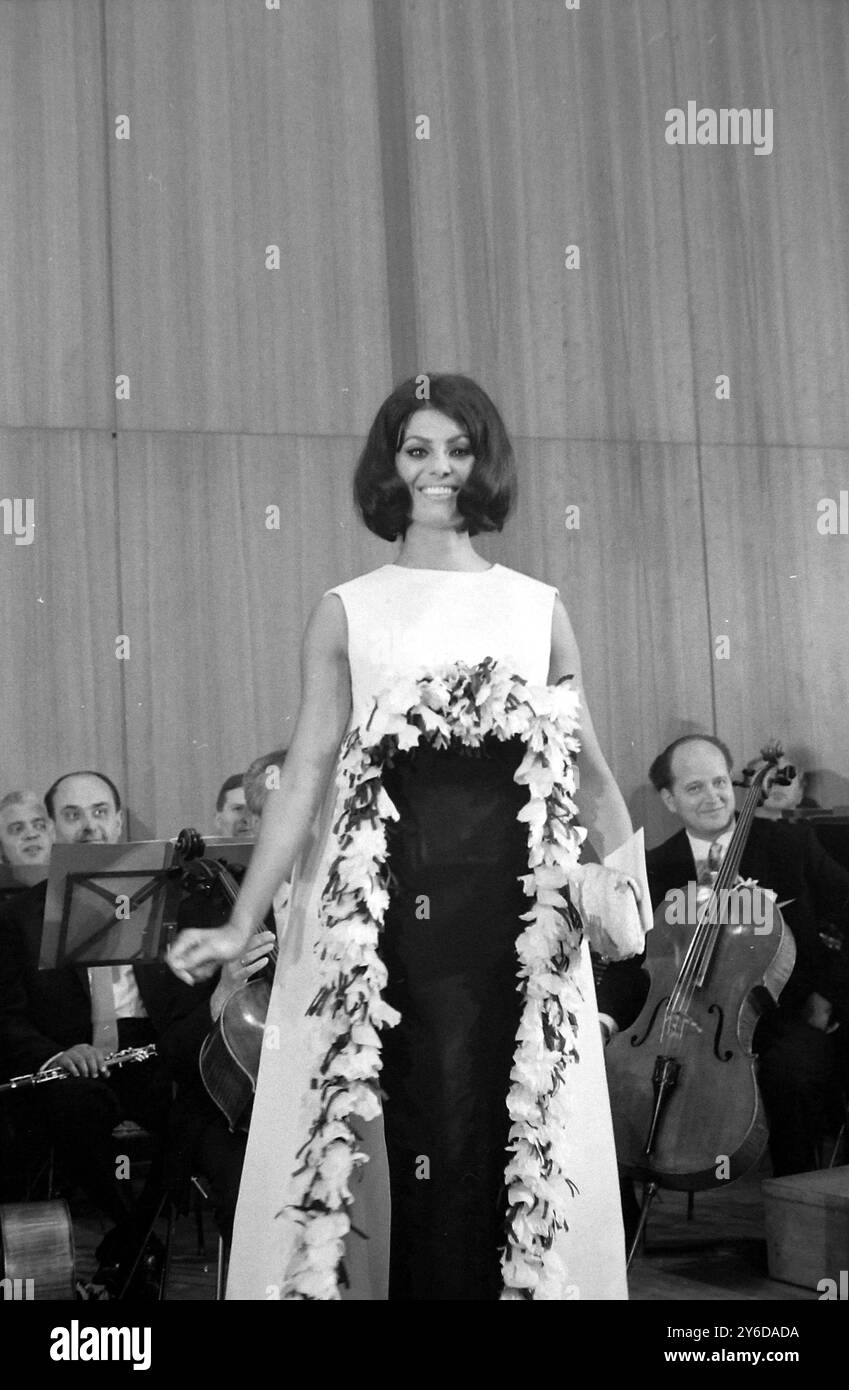 DALIAH LAVI BEIM INTERNATIONALEN FILMFESTIVAL IN BERLIN; 24. JUNI 1963 Stockfoto