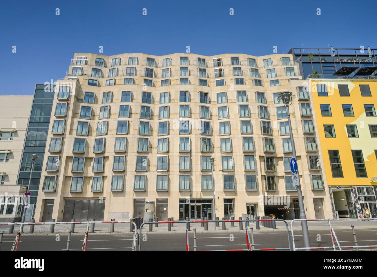 Wohnhaus, Eigentumswohnungen, Architekt Frank O. Gehry, Behrenstraße 73, Mitte, Berlin, Deutschland Stockfoto