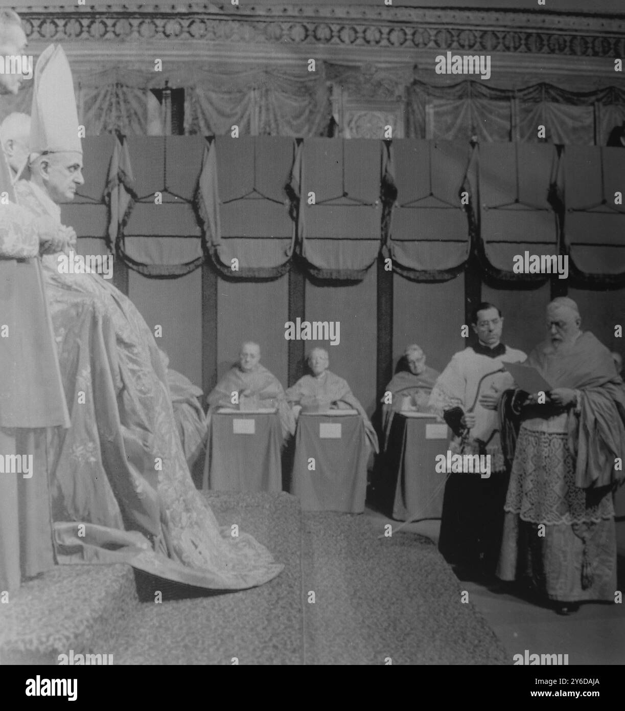 DER NEUE PAPST IST KARDINAL GIOVANNI BATTISTA MONTINI – PAPST PAUL VI. IN ROM, ITALIEN / ; 22. JUNI 1963 Stockfoto