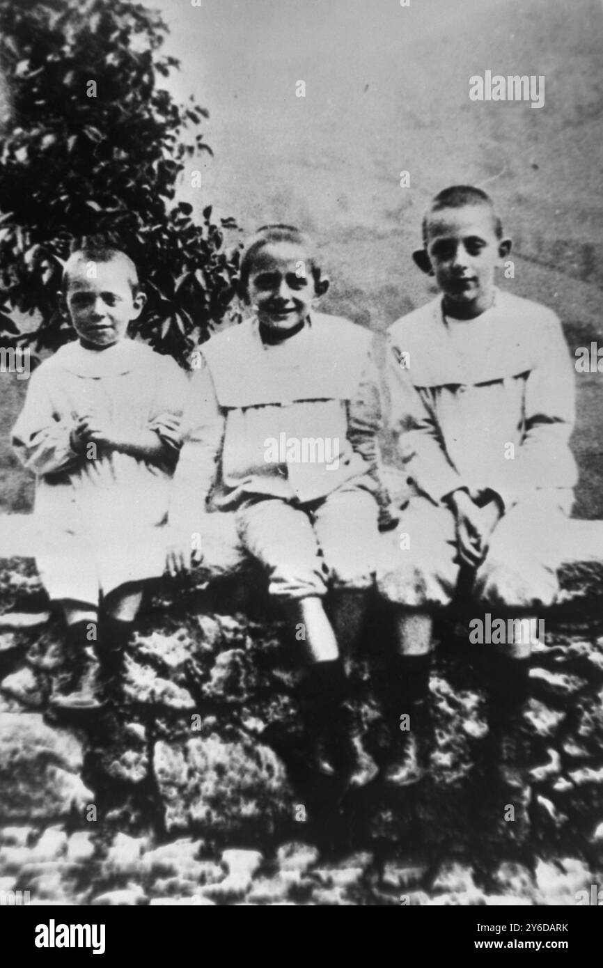 DER NEUE PAPST IST KARDINAL GIOVANNI BATTISTA MONTINI IM VATIKAN, ROM, ITALIEN - BRÜDER FRANCESCO UND LUDOVICO / ; 21. JUNI 1963 Stockfoto