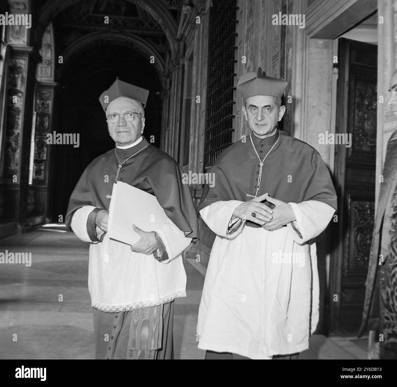 KARDINÄLE AMLETO GIOVANNI CICOGNANI UND GIANBATTISTA MONTINI IN VATIKANSTADT, ROM, ITALIEN / ; 19. JUNI 1963 Stockfoto