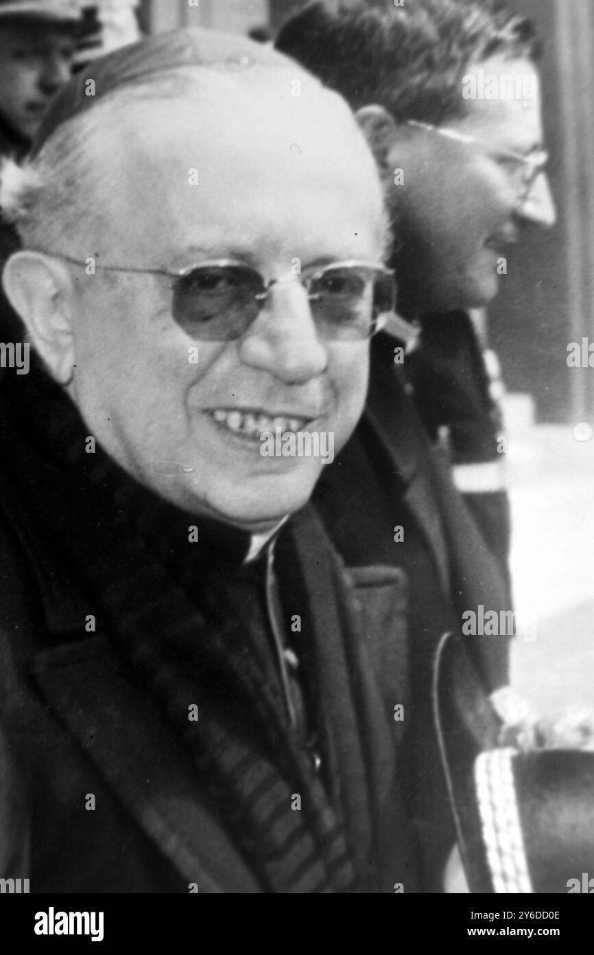 KARDINAL PAOLO MARELLI ZAHLT RESCPECT IN VATIKANSTADT PAPST JOHANNES XXIII. TOD IN ROM; 5. JUNI 1963 Stockfoto