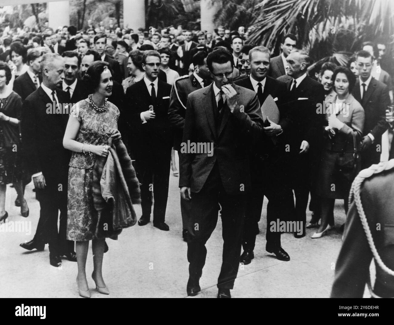 KÖNIGIN FABIOLA UND PRINZ BAUDOUIN VON BELGIEN IN BRÜSSEL; 27. MAI 1963 Stockfoto