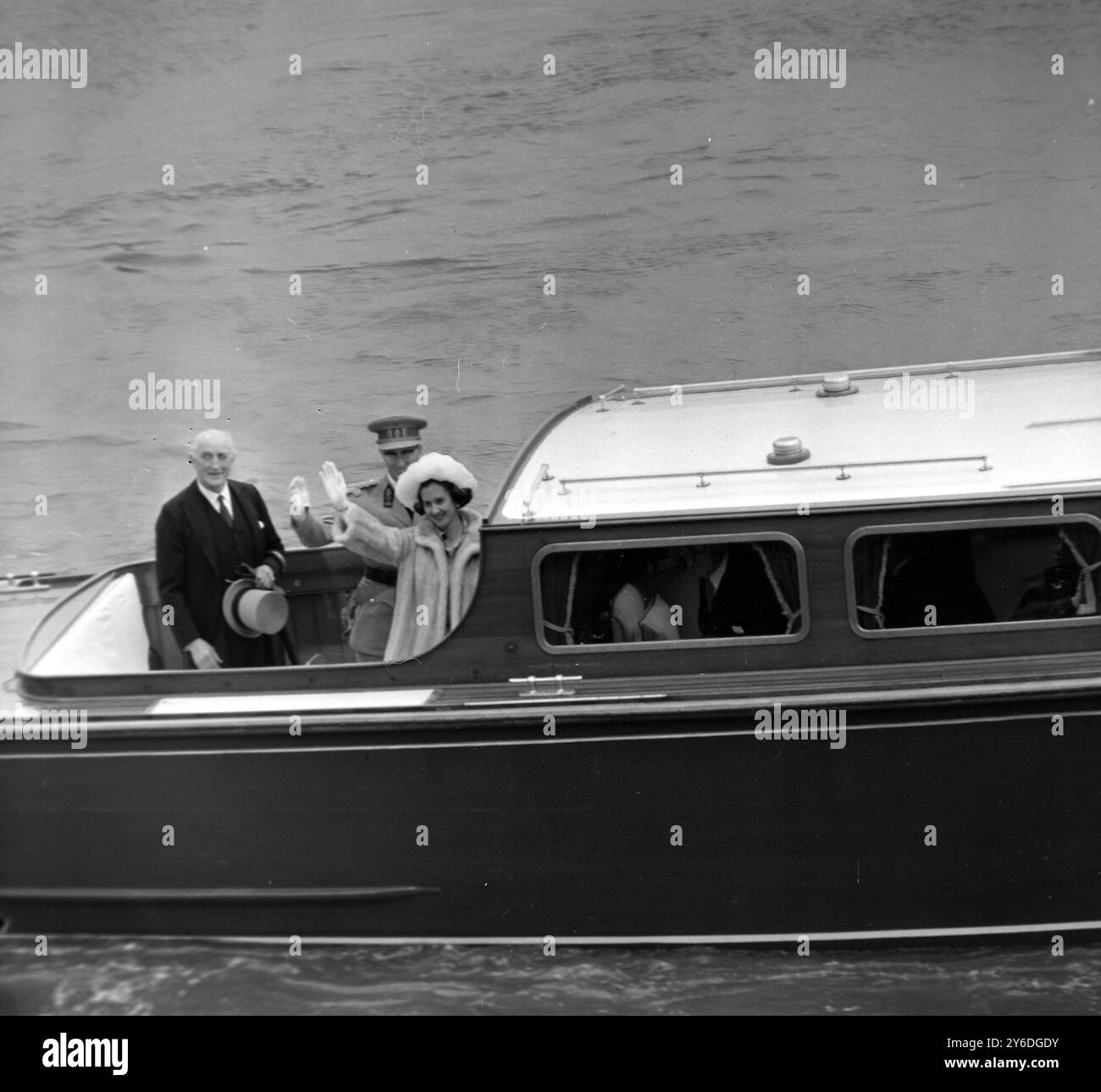 KÖNIGIN FABIOLA MIT KÖNIG BAUDOUIN AUF DEM WEG ZUM RIVER-START IN LONDON; 15. MAI 1963 Stockfoto