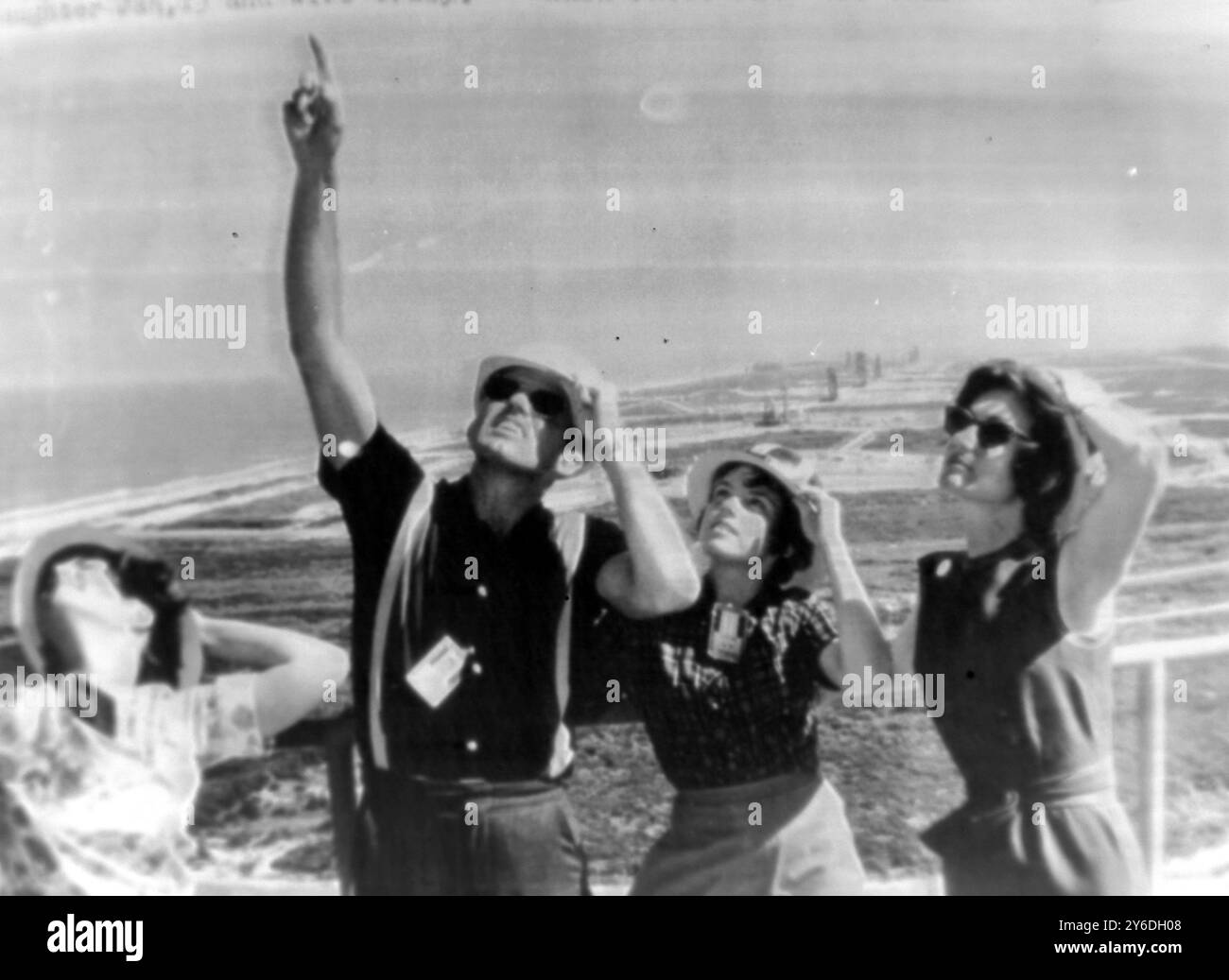 ASTRONAUT LEROY GORDON COOPER MIT FAMILIE IN CAPE CANAVERAL / ; 14. MAI 1963 Stockfoto