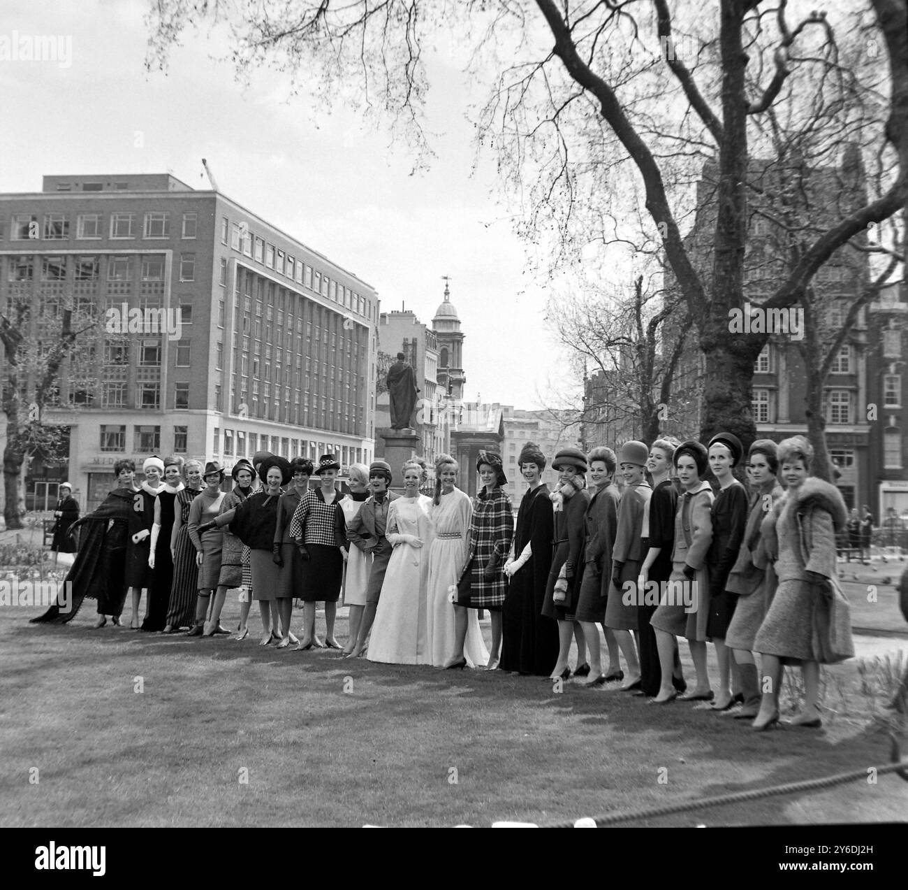 FASHION SHOWS LONDON FASHION WEEK OFF THE PEG; 5. MAI 1963 Stockfoto