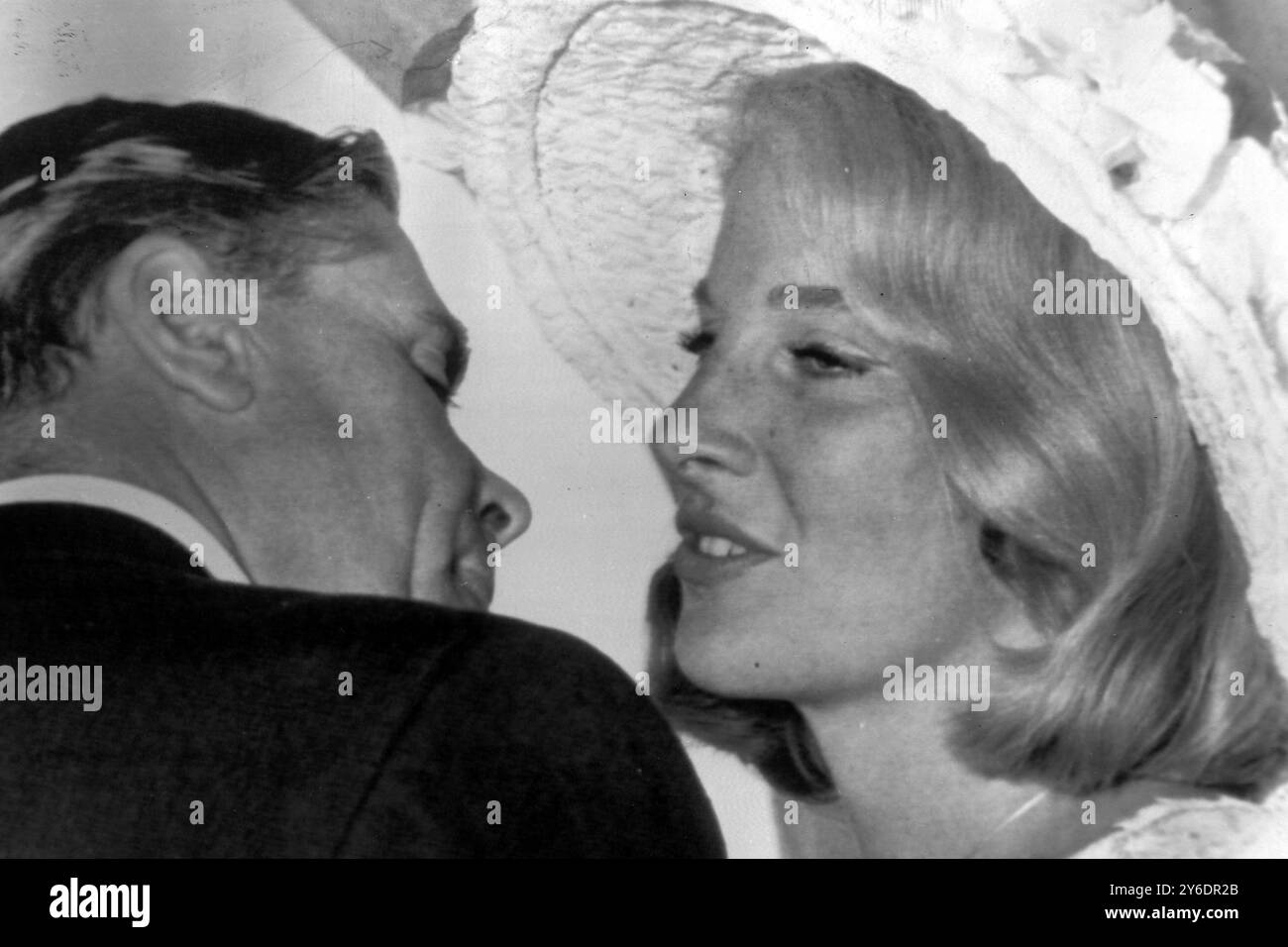 KEVIN MCCLORY NACH DER HOCHZEIT MIT FREDERIK BOBO SIGRIST AUF DEN BAHAMAS / ; 28. MÄRZ 1963 Stockfoto