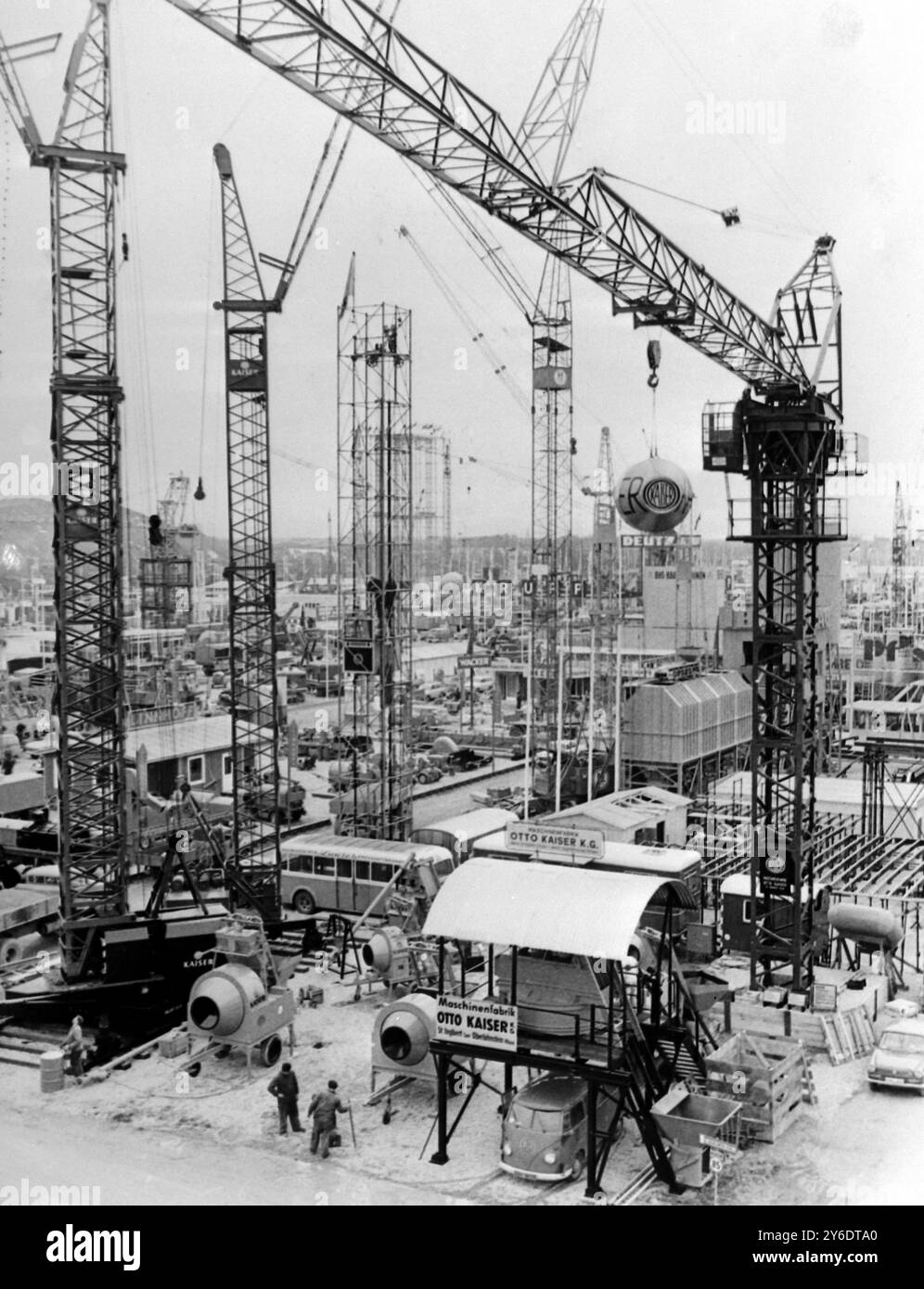 AUSSTELLUNGEN BAUMASCHINEN IN MÜNCHEN ; 16. MÄRZ 1963 Stockfoto