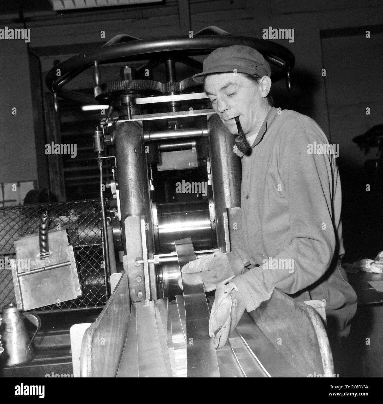 WÄHRUNGSGELD FRANZÖSISCHE FRANKEN MÜNZPRÄGEANSTALT IN GEBRAUCH ; 21. FEBRUAR 1963 Stockfoto