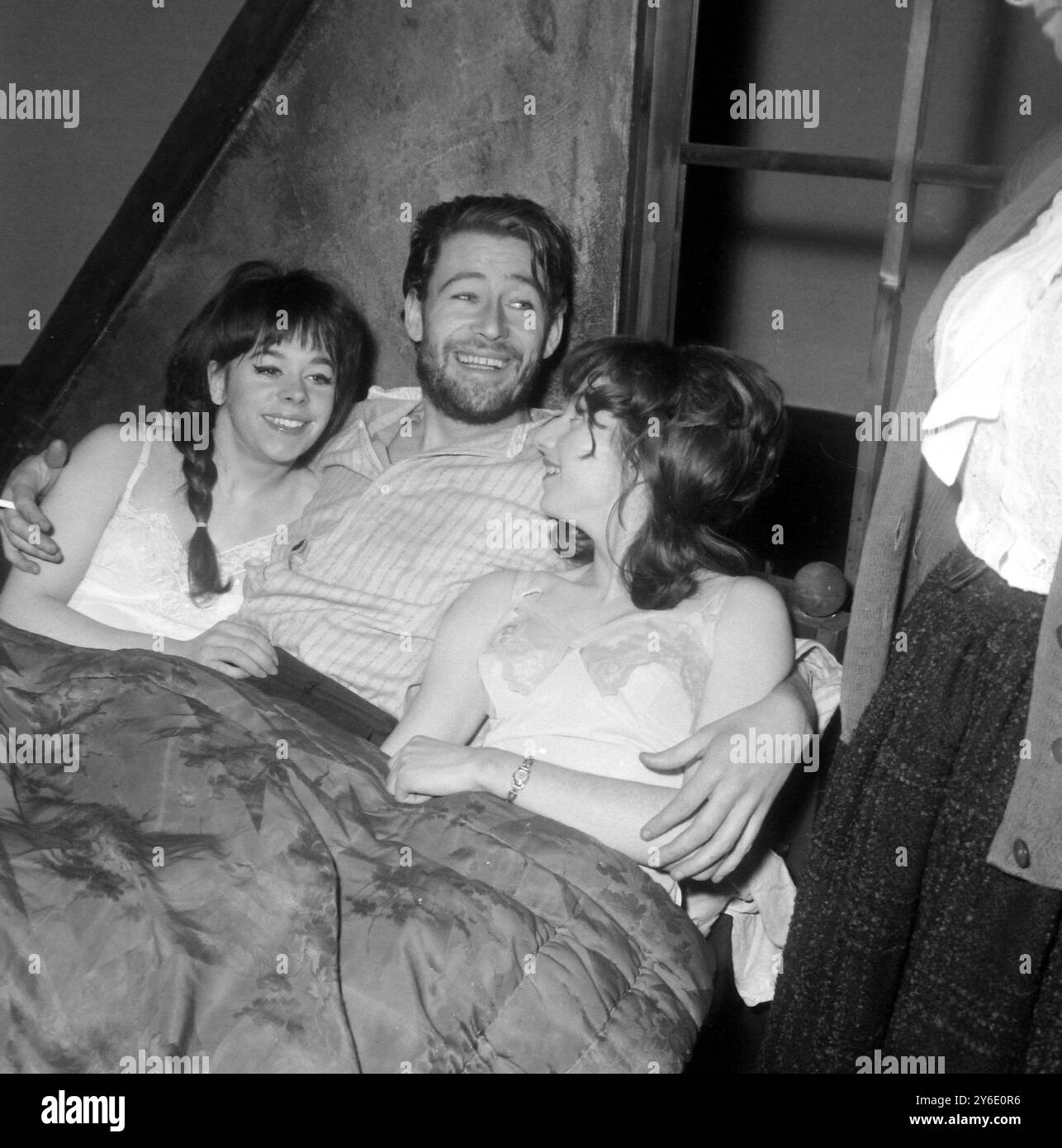 KATE BINCHY UND SCHAUSPIELERIN ANNETTE ROBINSON MIT PETER O'TOOLE IN REHEARALS / ; 5. FEBRUAR 1963 Stockfoto