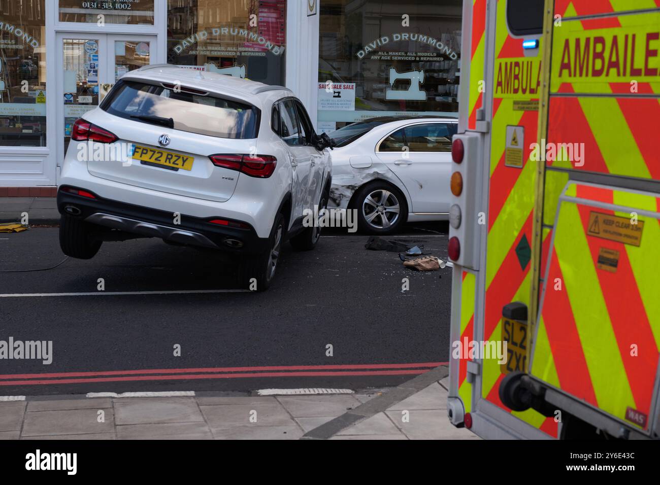 Edinburgh Schottland, Vereinigtes Königreich 25. September 2024. Rettungsdienste nehmen an einem Vorfall auf der Haymarket Terrace Teil. Credit sst/alamy Live News Stockfoto