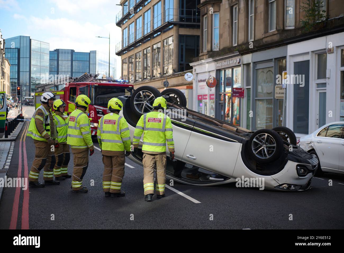 Edinburgh Schottland, Vereinigtes Königreich 25. September 2024. Rettungsdienste nehmen an einem Vorfall auf der Haymarket Terrace Teil. Credit sst/alamy Live News Stockfoto