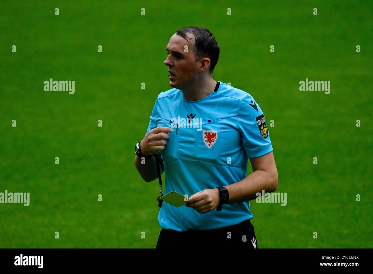 Swansea, Wales. 22. September 2024. Match-Schiedsrichter Benjamin Williams während des Genero Adran Premier Matches zwischen Swansea City Women und Barry Town United Women im Stadion Swansea.com in Swansea, Wales, Großbritannien am 22. September 2024. Quelle: Duncan Thomas/Majestic Media. Stockfoto