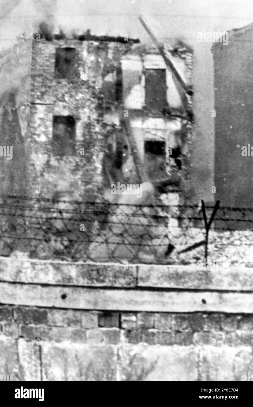 GRENZKOMMUNISTEN DYNAMIT VIER HÄUSER NAHE DER BERLINER MAUER ; 20. DEZEMBER 1962 Stockfoto