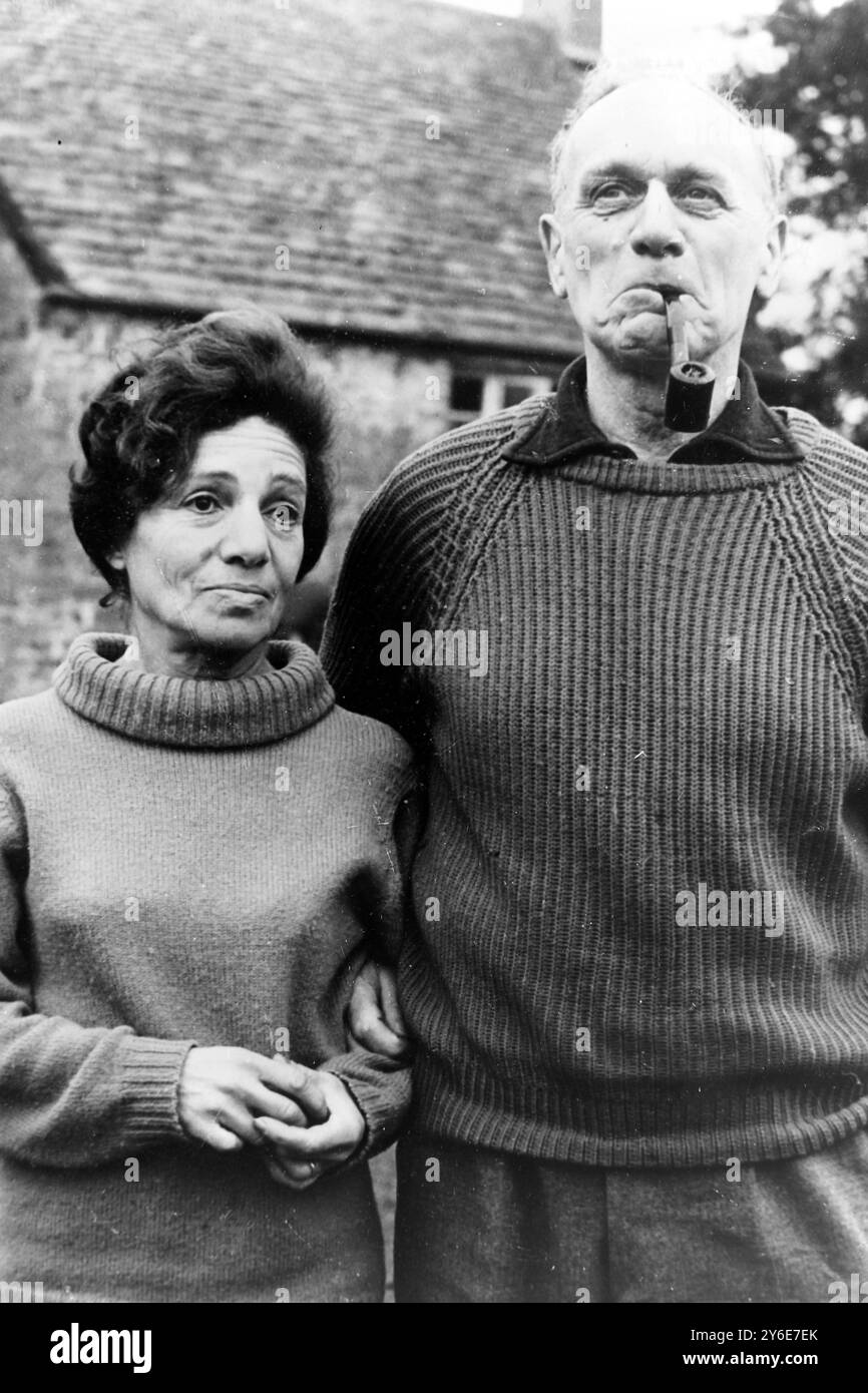 LORD UND LADY MILFORD IN CHELTENHAM ZU HAUSE / ; 20. DEZEMBER 1962 Stockfoto