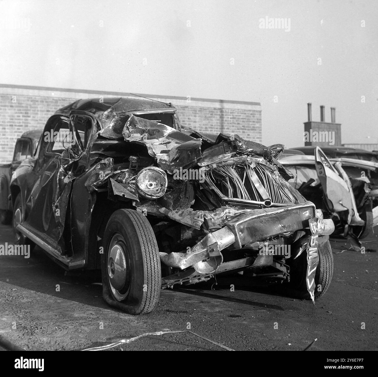 3 TOTE BEI MOTORUNFALL AUF DER AUTOBAHN M1; 19. DEZEMBER 1962 Stockfoto