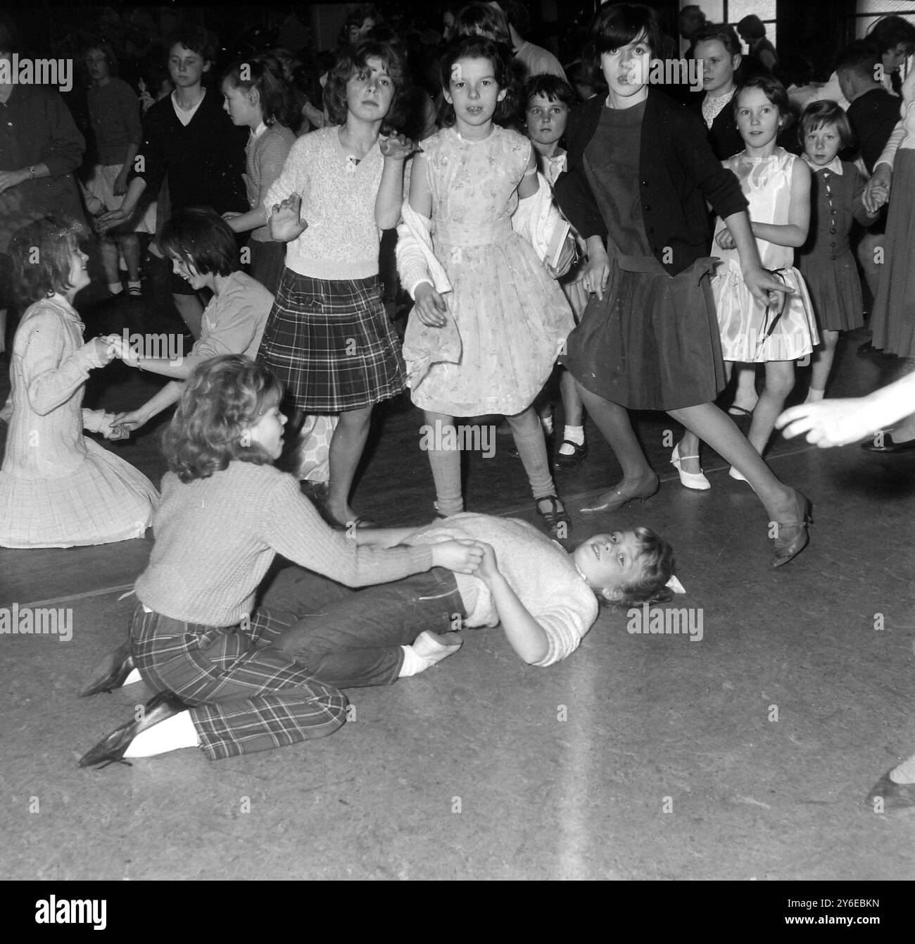 DANCE HALL CHILDRENS DANCE HALL IM SAVOY BALLSAAL SOUTHSEA HAMPSHIRE; 22. NOVEMBER 1962 Stockfoto