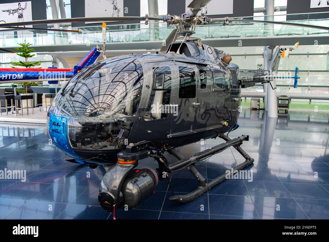 BO-105 S Media Helicopter am Hangar 7 in Salzburg, Österreich Stockfoto