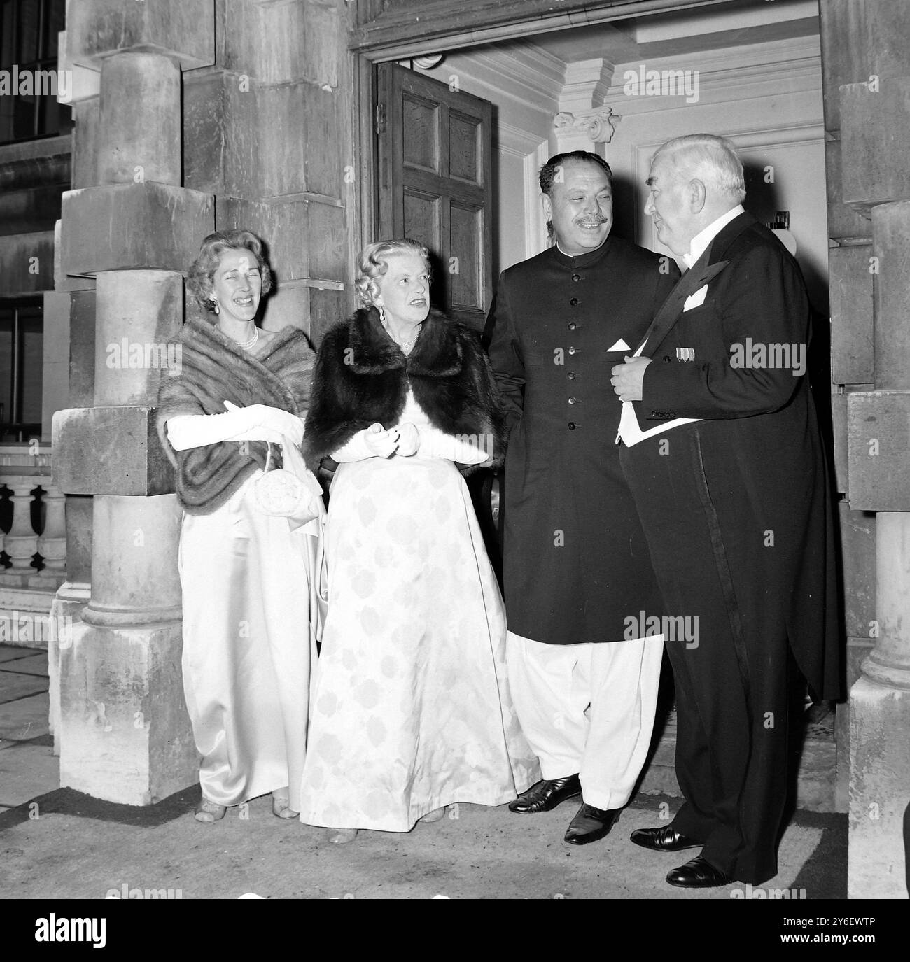 PRÄSIDENT AYUB KHAN MIT ROBERT MENZIES UND EHEFRAUEN IN LONDON / ; 11. SEPTEMBER 1962 Stockfoto