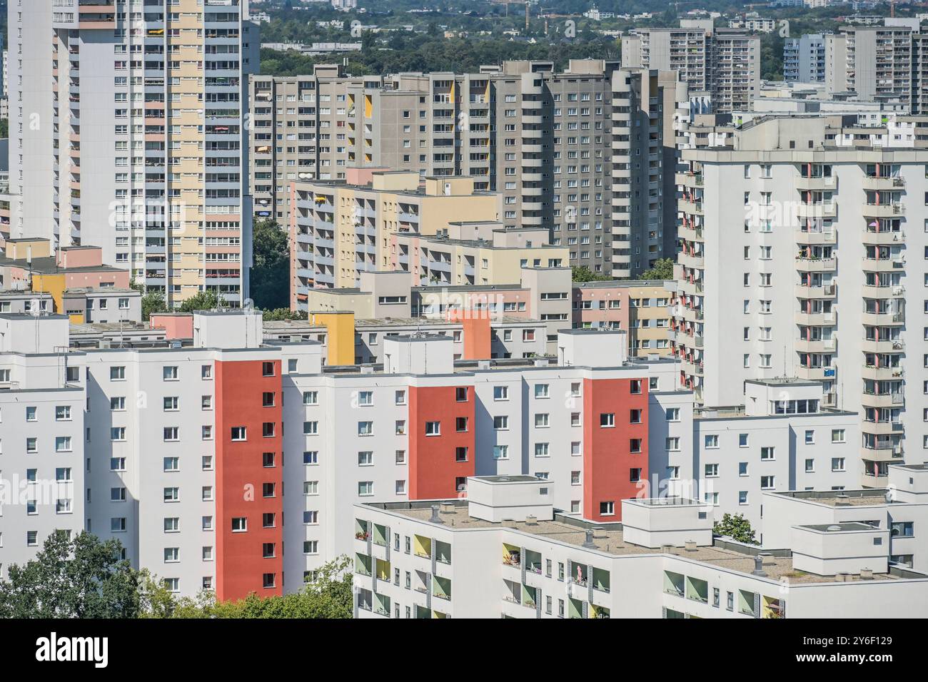 Hochhäuser, Fritz-Erler-Allee, Gropiusstadt, Neukölln, Berlin, Deutschland *** Hochhäuser, Fritz Erler Allee, Gropiusstadt, Neukölln, Berlin, Deutschland Stockfoto