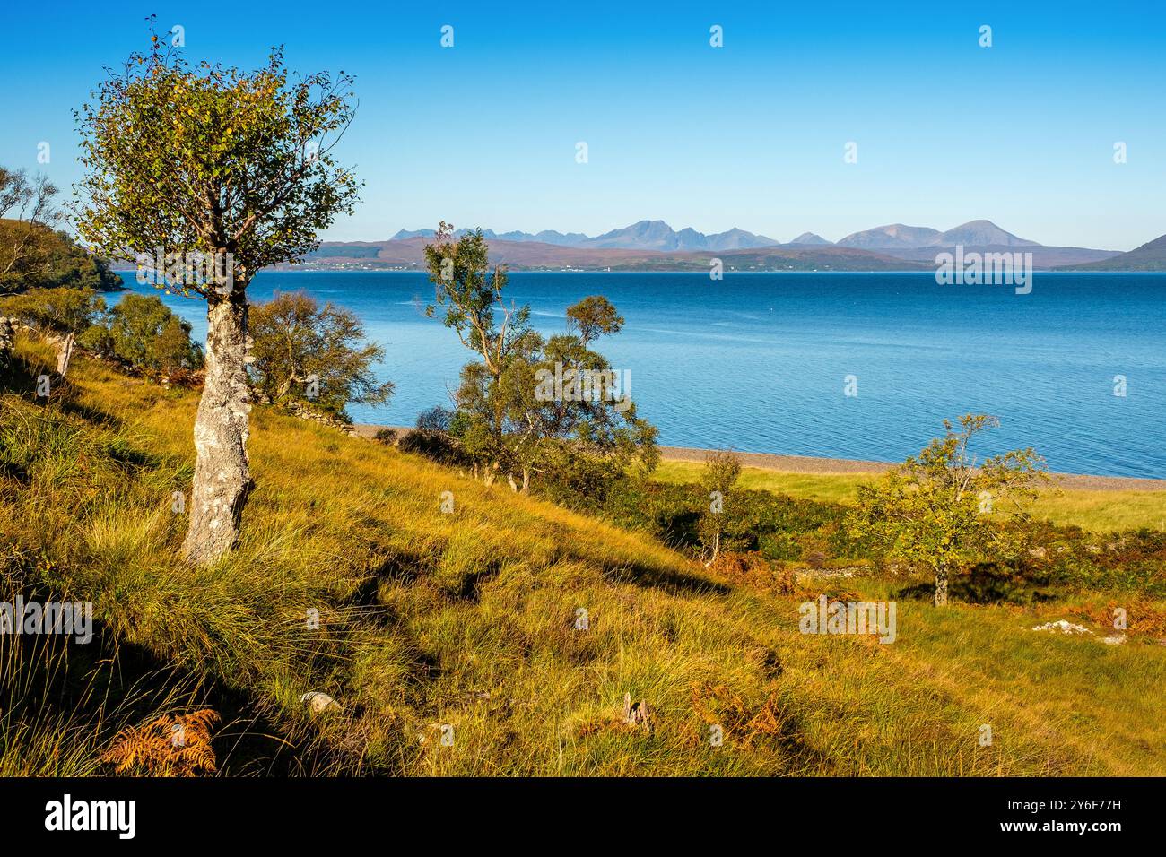 Blick über den Sound of Sleat nach Skye von Knoydart, Schottland, Großbritannien Stockfoto