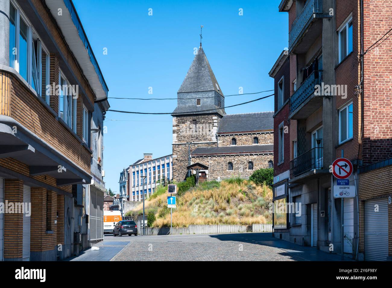 Herstal, Lüttich, Belgien, 11. August 2024 - der Rathausplatz mit Sehenswürdigkeiten Stockfoto