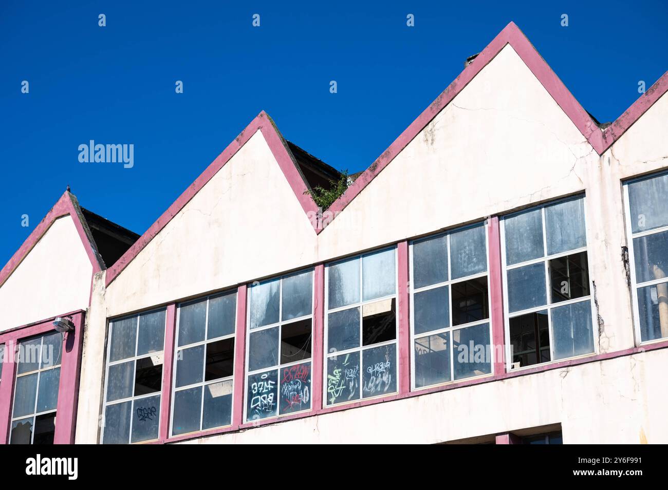 Herstal, Lüttich, Belgien, 11. August 2024 - Fabrik der alten verlassenen Waffenindustrie Stockfoto