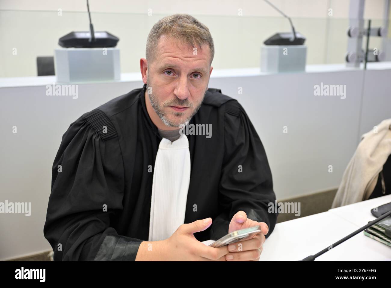 Brüssel, Belgien September 2024. Der Anwalt Stanislas Eskenazi wurde während der Verfassung der Jury für den M-A Dardour-Prozess vor dem Brüsseler Justitia Assizes Court am Mittwoch, den 25. September 2024, dargestellt. Dardour und zwei weitere Männer werden beschuldigt, die Täter oder Mittäter des Mordes an Soufiane Benali zu sein, einer 23-jährigen, die in der Nacht vom 4-5. Juli 2020 mit einer Maschinenpistole am Place Orban in Forest erschossen wurde. BELGA PHOTO ERIC LALMAND Credit: Belga News Agency/Alamy Live News Stockfoto