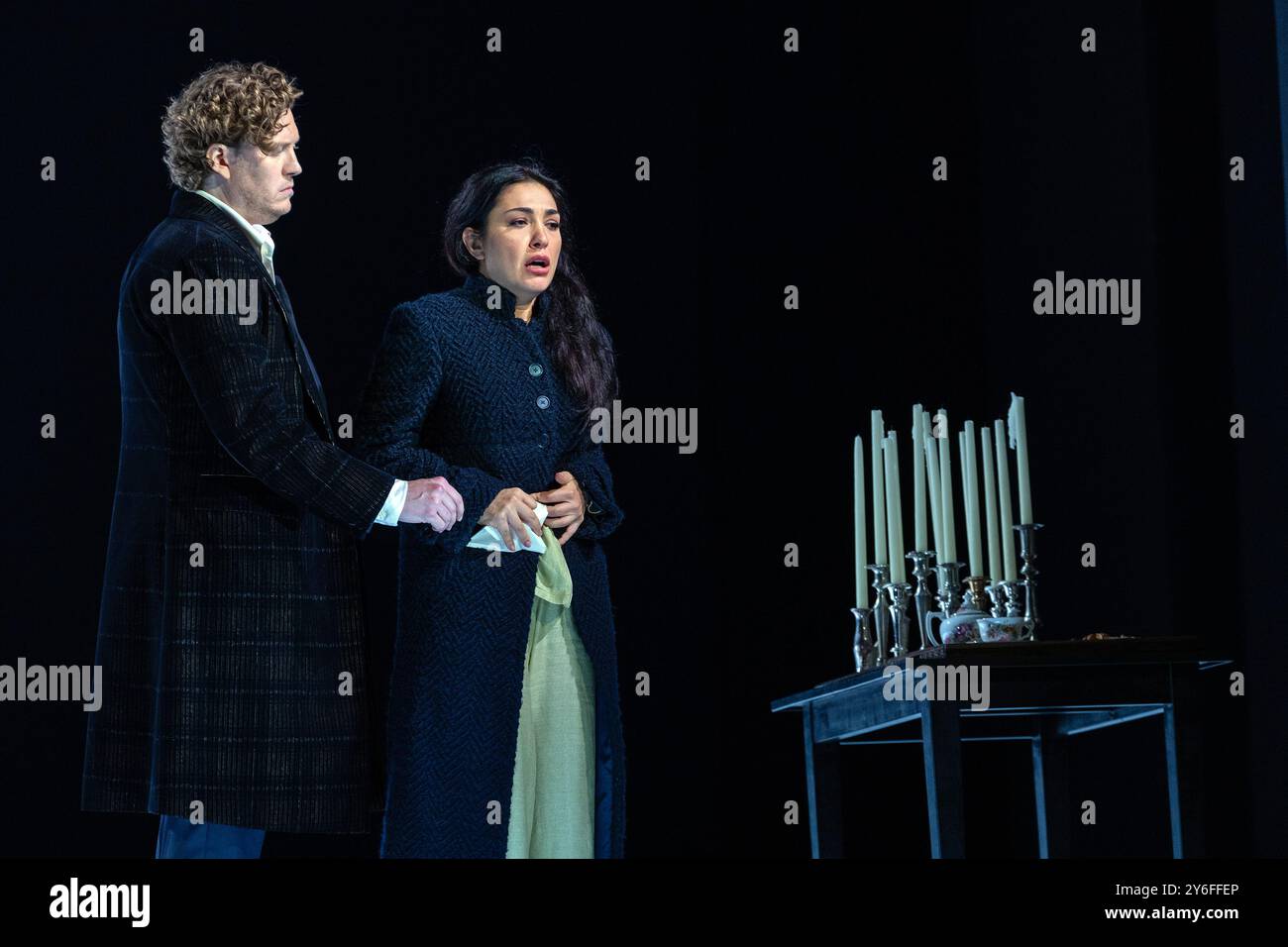 Gordon Bintner (Eugene Onegin), Kristina Mkhitaryan (Tatyana) in EUGENE ONEGIN an der Royal Opera, Covent Garden, London WC2 24/09/2024 Musik: Pyotr Stockfoto