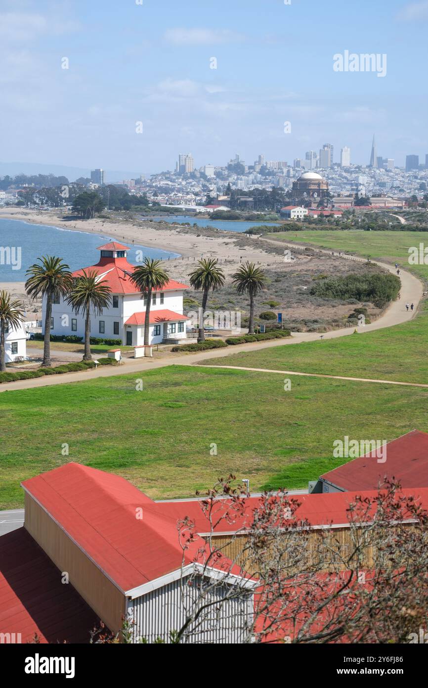 Die San Francisco Bay von der Golden Gate Bridge und über die Crissy Fields Stockfoto