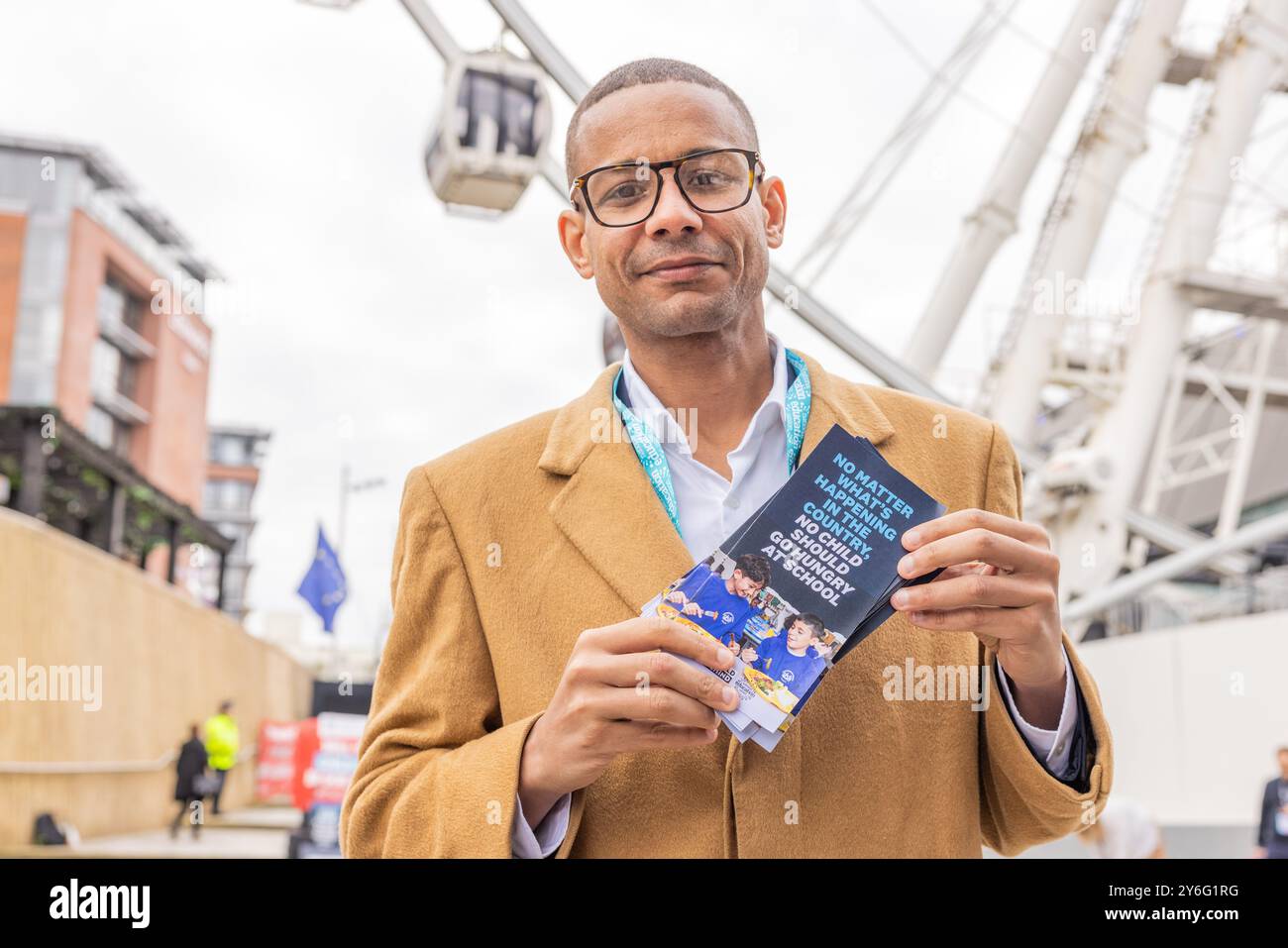 Liverpool, Großbritannien. SEPTEMBER 2024. Daniel Kebede, Generalsekretär der Nationalen Bildungsunion, versammelte sich als Grundschulkinder lokaler Schulen mit Parlamentsmitgliedern und Gewerkschaftern bei einer Veranstaltung, die von neu und No Child Left Behind organisiert wurde. Sie verlangten, dass Keir Starmer die Schulmahlzeiten kostenlos machen sollte (wie in London, Wales und Schottland), darunter Daniel Kebede und Phil Clarke von neu und der lokale Abgeordnete Kim Johnson. Credit Milo Chandler/Alamy Live News Stockfoto