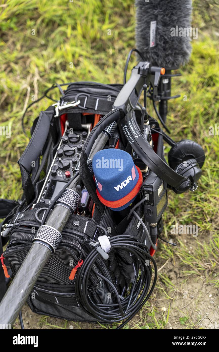 Symbolische Bildmedien, Tonrekorder, mit Mikrofonen, Soundboom, Kopfhörer, eines TV-Teams des WDR, Nordrhein-Westfalen, Deutschland, Europa Stockfoto