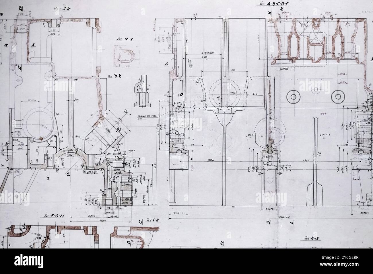 Grungy alte technische Blaudruckillustration auf verblasstem Papierhintergrund Stockfoto