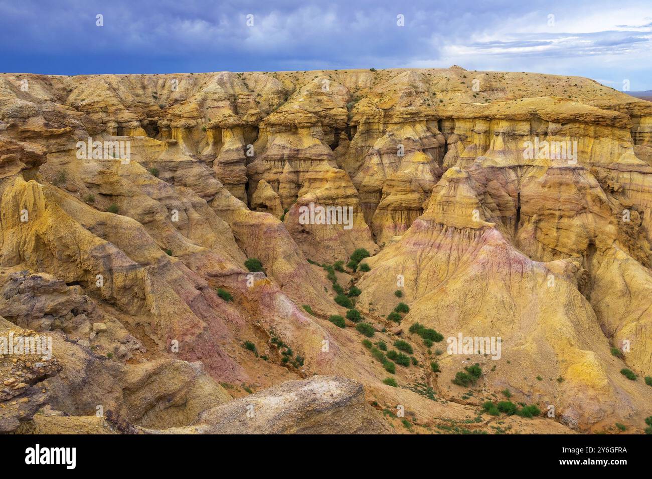 Farbig gestreifte Canyons Tsagaan Suvarga, White Stupa. Ulziit Soum, Provinz Dundgovi, Mongolei, Asien Stockfoto