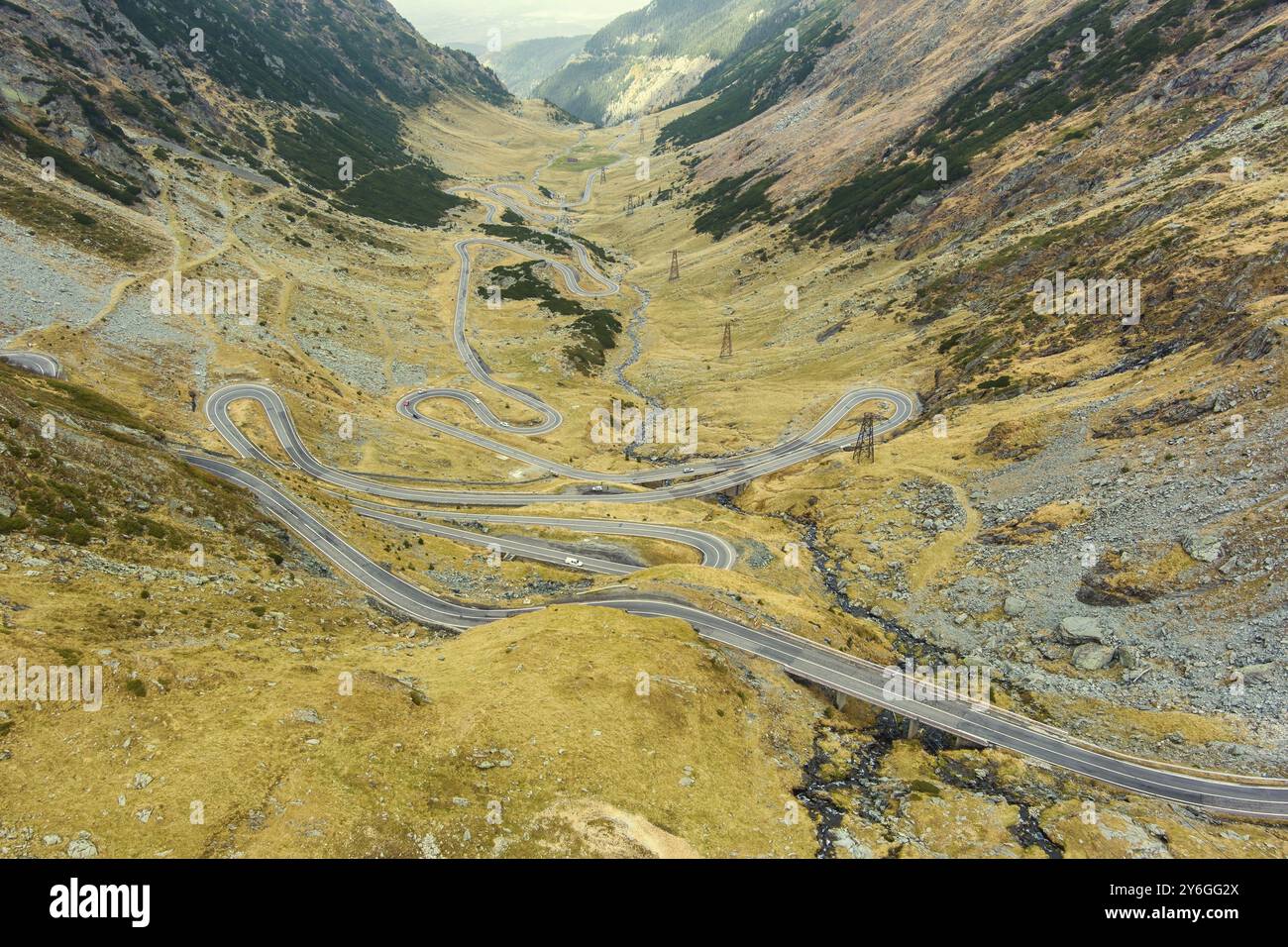 Draufsicht auf die berühmte Transfagarasch-Bergstraße in Rumänien Stockfoto