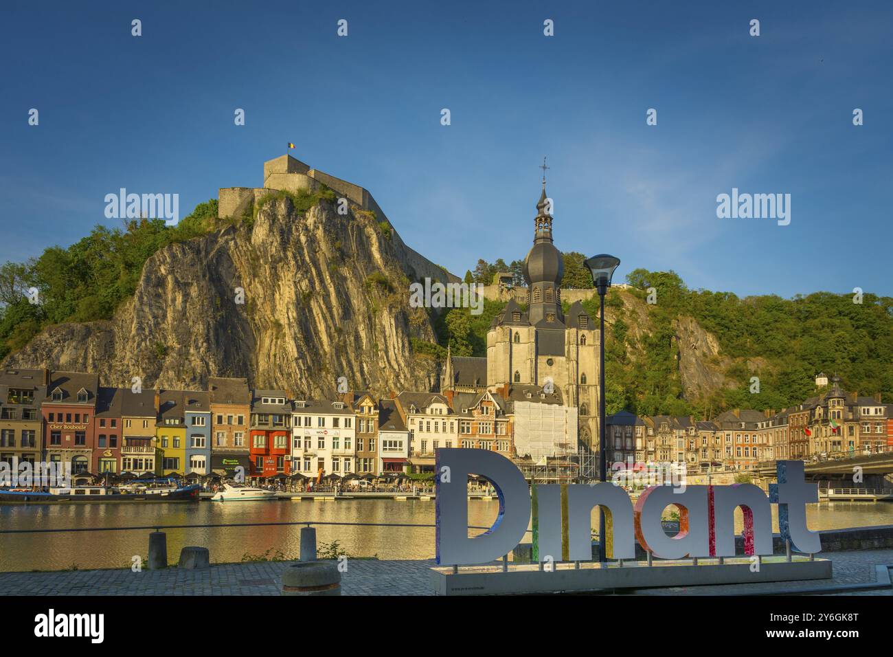 Dinant, Belgien, Mai 2022: Blick auf die Stadt Dinant in Wallonien, Belgien, Europa Stockfoto