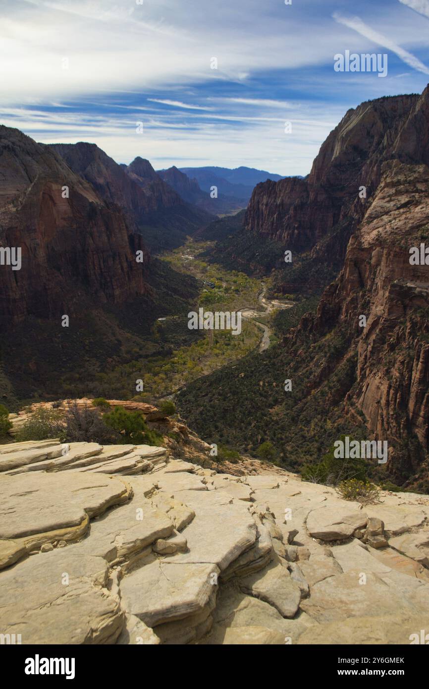 Zion-Nationalpark in Utah, Blick von Angels Landing. Reisen und Tourismus. Vertikal Stockfoto