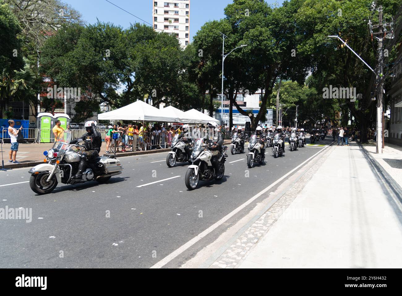 Salvador, Bahia, Brasilien - 07. September 2024: Militärische Motorradfahrer der Militärpolizei werden am brasilianischen Unabhängigkeitstag in der c Stockfoto