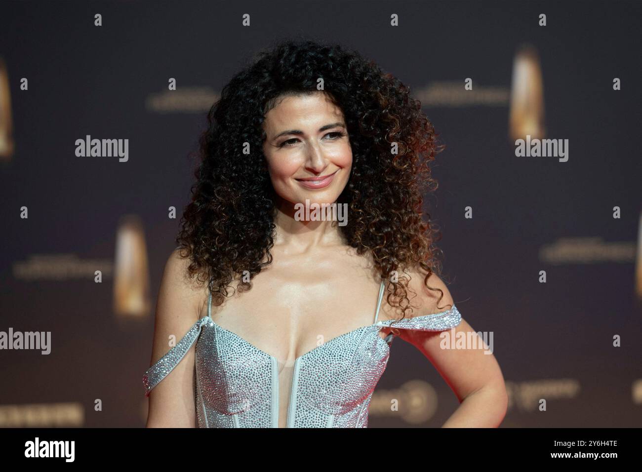 Marwa ELDESSOUKY, Moderator, Roter Teppich, Roter Teppich Show, Ankunft, Ankunft, Verleihung des Deutschen Fernsehpreises, des Deutschen Fernsehpreises 2024, des Deutschen Fernsehpreises 2024 in den MMC Studios Köln, am 25. September 2024. Stockfoto