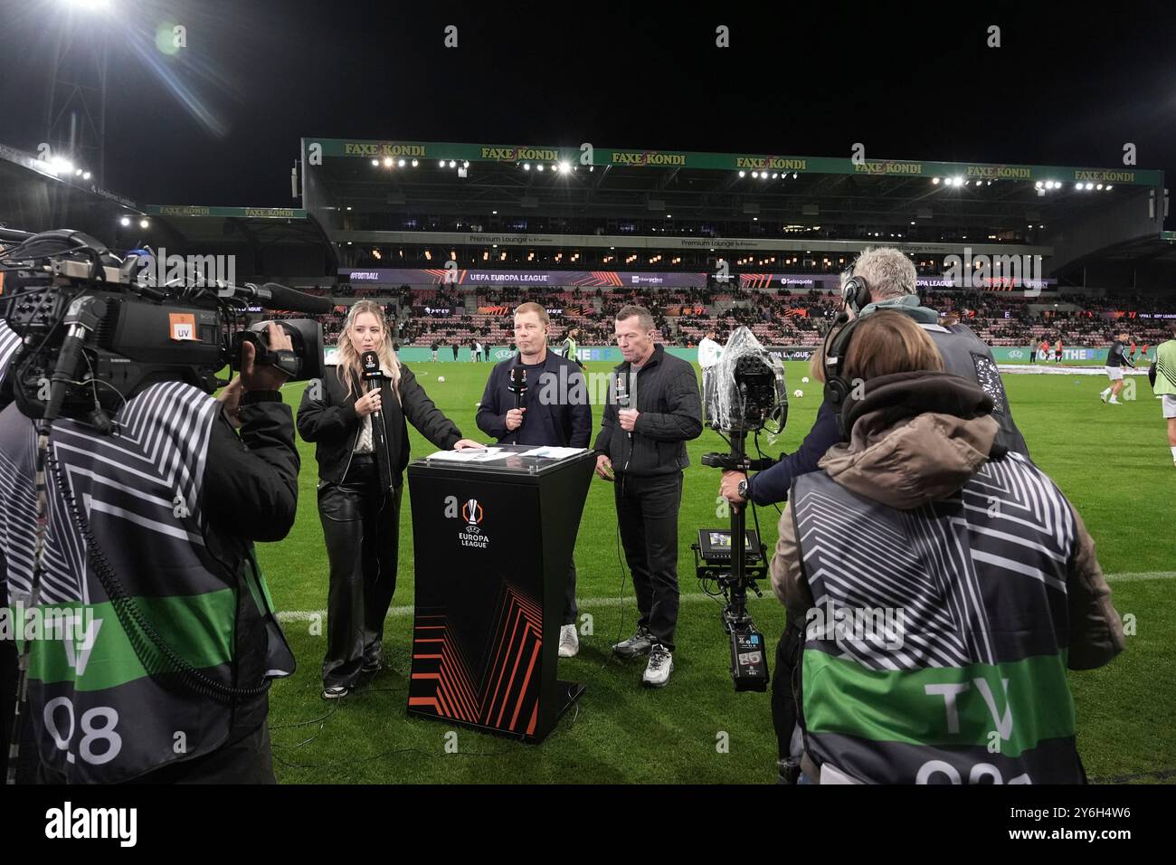 25.09.2024, MCH Arena, Herning, Europa League, FC Midtjylland vs TSG 1899 Hoffenheim, im Bild Interim Sports Director Frank Kramer (Hoffenheim) in einem Interview mit Laura Papendick und Lothar Matthaus. Stockfoto