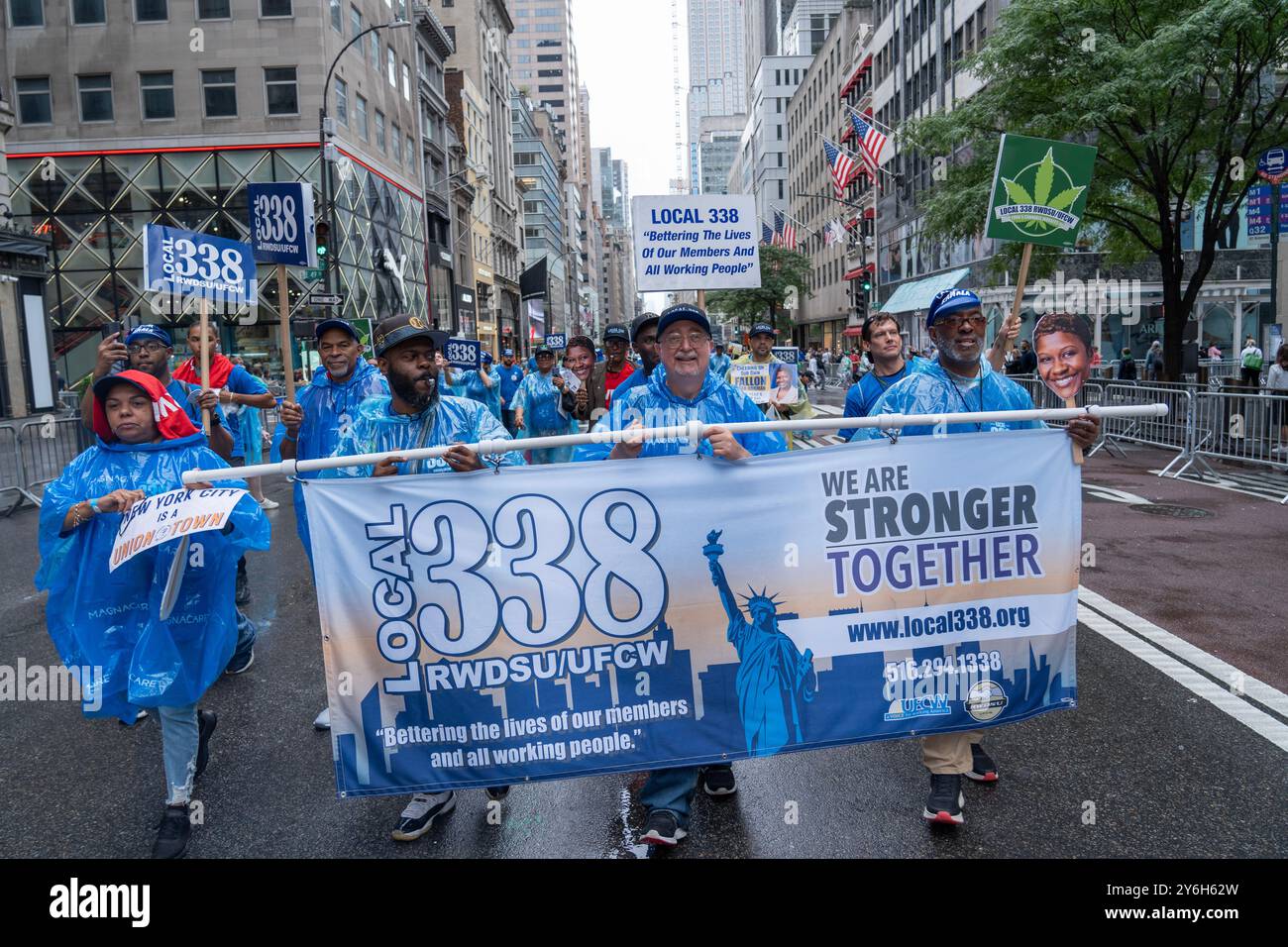 Repräsentiere mehr als 13.000 arbeitende Männer und Frauen in New York und New Jersey, die in einer Vielzahl von Jobs und Branchen arbeiten, einschließlich Gesundheitswesen, Cannabis, Transport und gemeinnützige Organisationen. Stockfoto