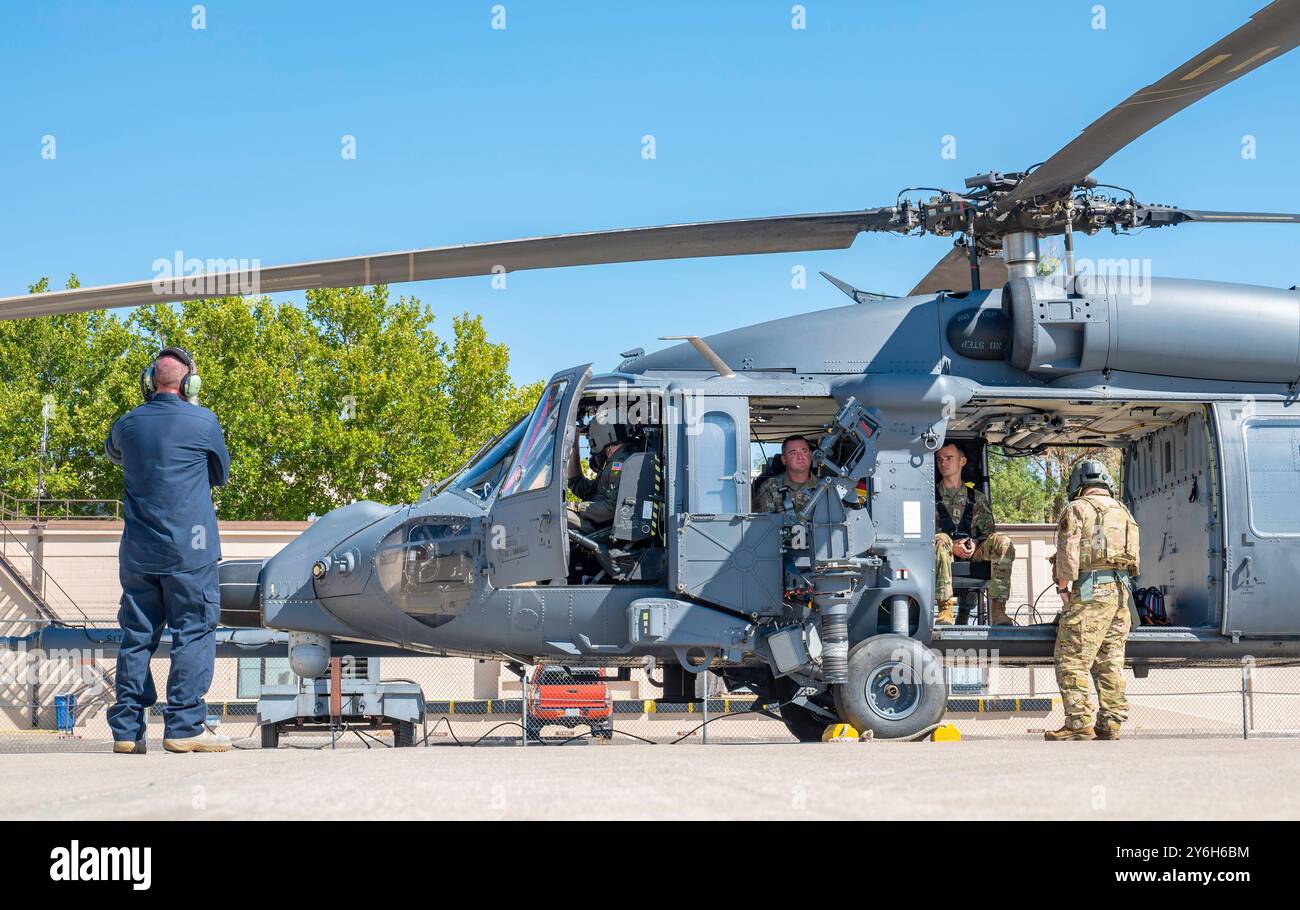 Zum ersten Mal überhaupt fand die Advanced Recapture Recovery Operational Warfighter Übung erfolgreich auf der Kirtland Air Force Base, N.M., vom 6. Bis 13. September statt. Während der Übung übten Mitarbeiter der 377th Security Forces Group und der 898th Munitions Squadron Konvoi-Operationen unter der Aufsicht der Air Force Global Strike Command Security Forces Division (A3S) aus. Die 20th Air Force Security Forces Division (A3S) leitete die Bewertung und Nachbesprechung. Die Veranstaltung sollte die Durchführbarkeit und den voraussichtlichen Wert bewerten und mögliche Herausforderungen für die Durchführung ähnlicher Veranstaltungen identifizieren Stockfoto