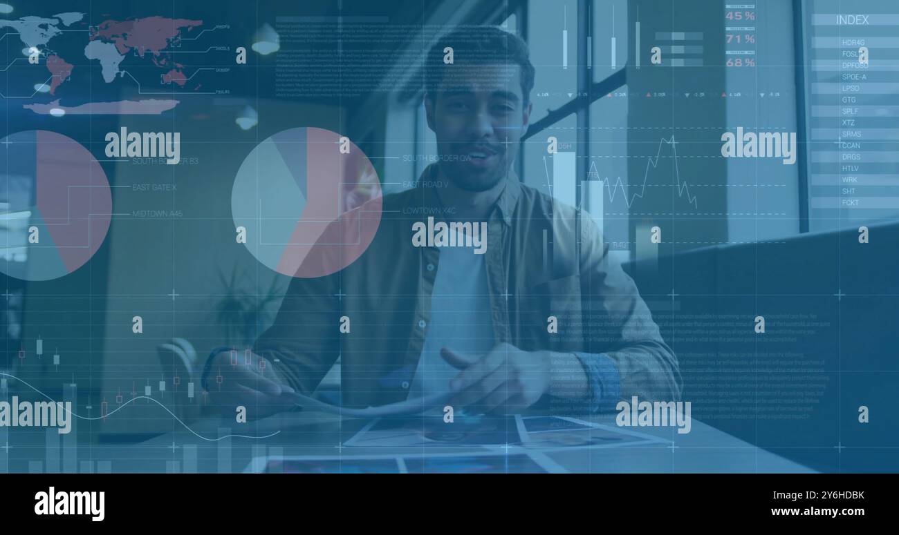Abbildung von Diagrammen und Datenverarbeitung über birassischen Geschäftsmann mit Bildaufruf Stockfoto